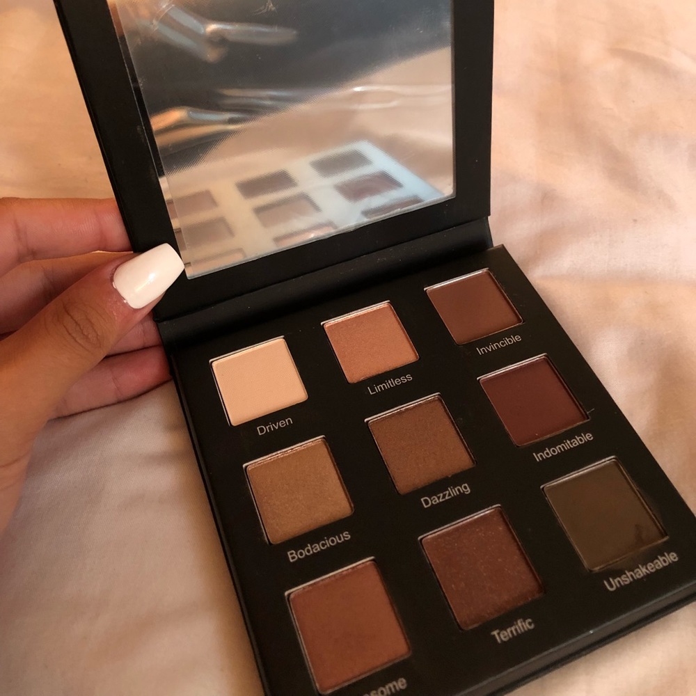 REALHER do your squats eyeshadow palette